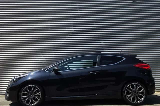 Kia ProCeed (2015) thumbnail 2