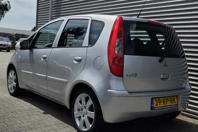 Mitsubishi Colt (2005) thumbnail 3