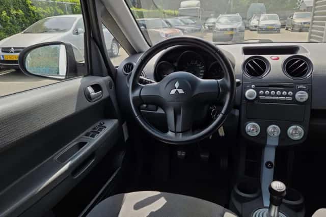 Mitsubishi Colt (2005) thumbnail 6