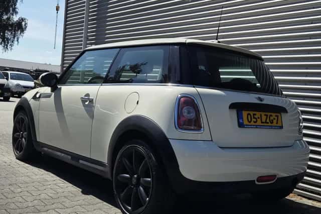 MINI One (2010) thumbnail 3