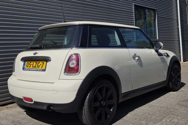 MINI One (2010) thumbnail 5