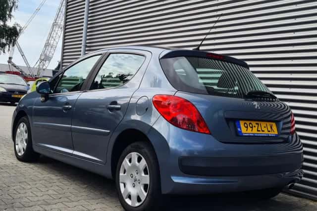 Peugeot 207 (2008) thumbnail 3