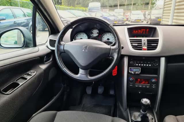 Peugeot 207 (2008) thumbnail 6