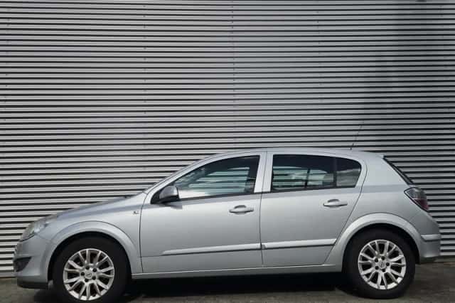 Opel Astra (2008) thumbnail 2