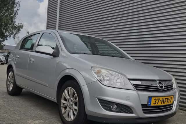 Opel Astra (2008) thumbnail 4