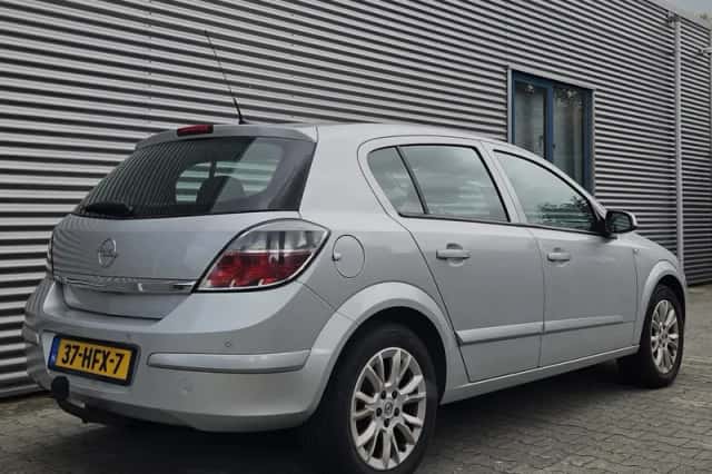 Opel Astra (2008) thumbnail 5