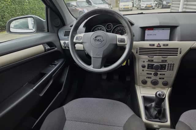 Opel Astra (2008) thumbnail 6