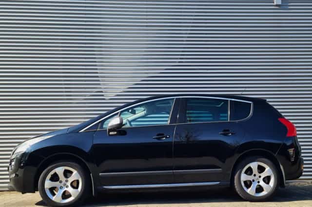 Peugeot 3008 (2011) thumbnail 2