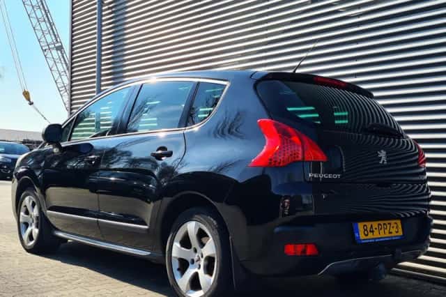 Peugeot 3008 (2011) thumbnail 3