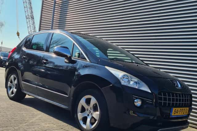 Peugeot 3008 (2011) thumbnail 4