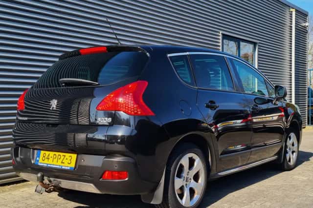 Peugeot 3008 (2011) thumbnail 5