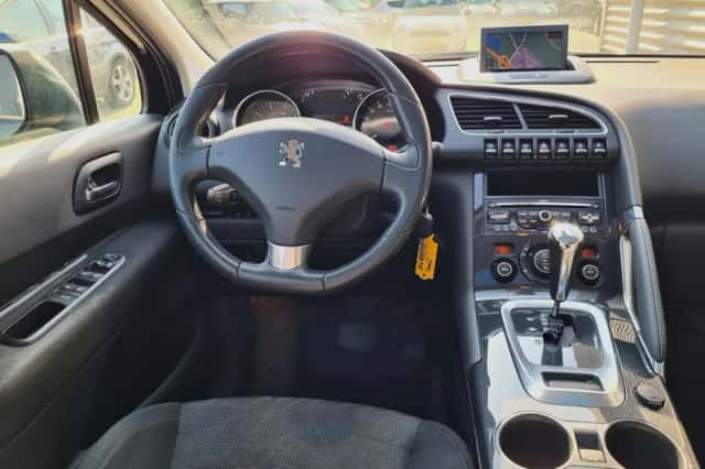 Peugeot 3008 (2011) thumbnail 6