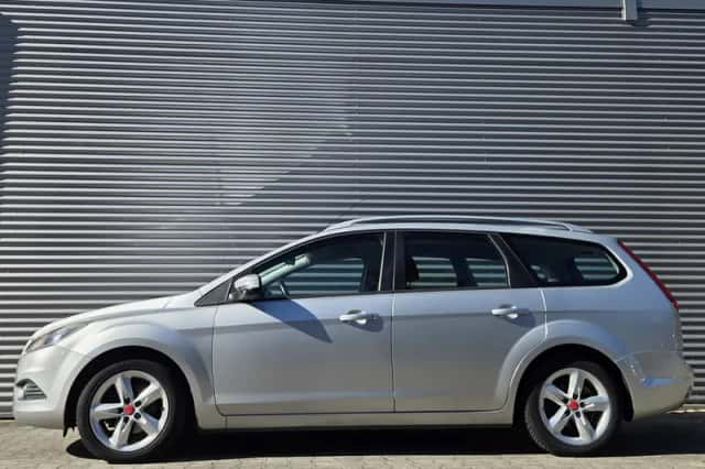 Ford Focus (2011) thumbnail 2