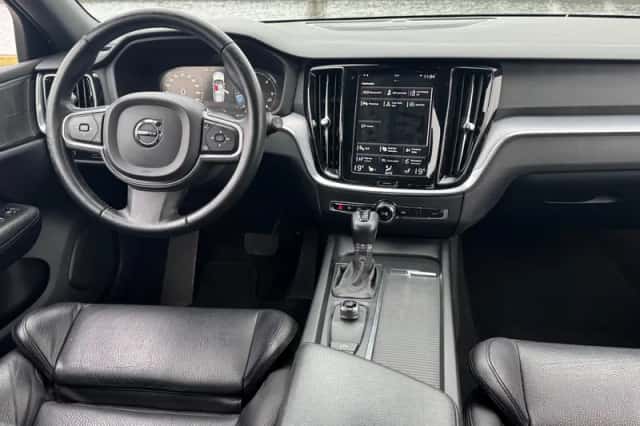 Volvo V60 (2018) thumbnail 2