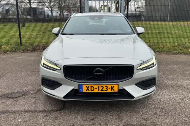 Volvo V60 (2018) thumbnail 4