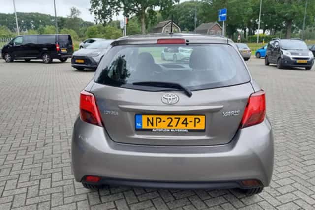 Toyota Yaris (2017) thumbnail 6