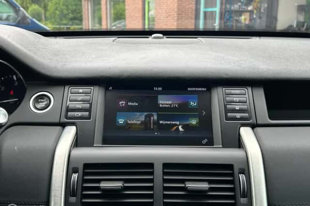 Land Rover Discovery Sport (2016) thumbnail 4