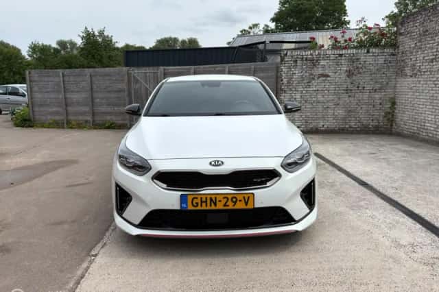 Kia ProCeed (2019) thumbnail 6