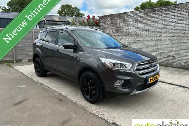 Ford Kuga (2018) thumbnail 1