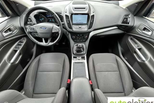 Ford Kuga (2018) thumbnail 2