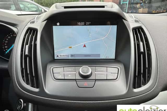 Ford Kuga (2018) thumbnail 3