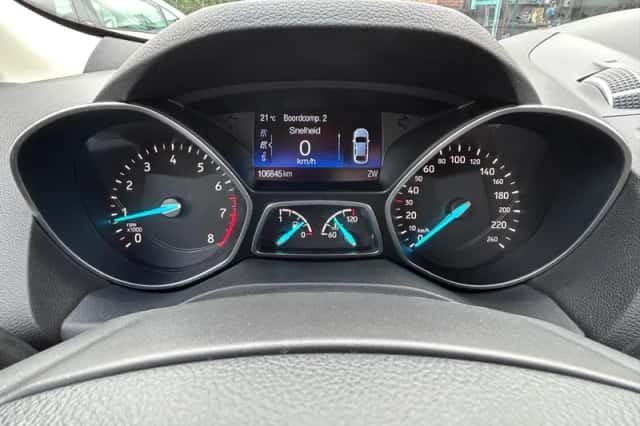 Ford Kuga (2018) thumbnail 4