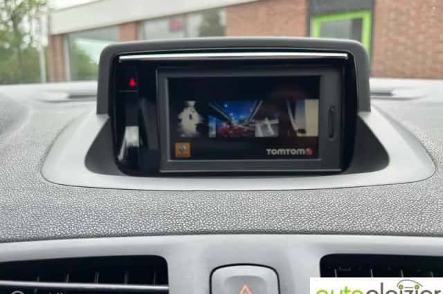 Renault Mégane (2015) thumbnail 3