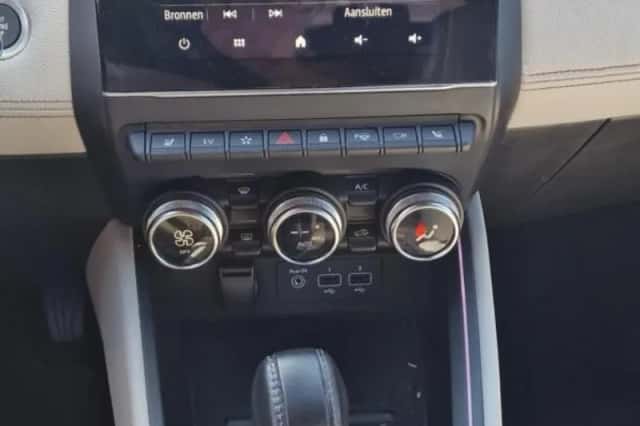 Renault Clio (2021) thumbnail 4