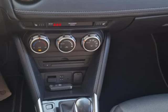 Mazda CX-3 (2015) thumbnail 3