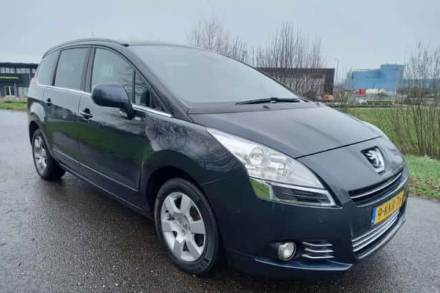 Peugeot 5008 (2013) thumbnail 2