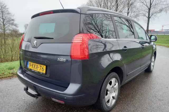 Peugeot 5008 (2013) thumbnail 4