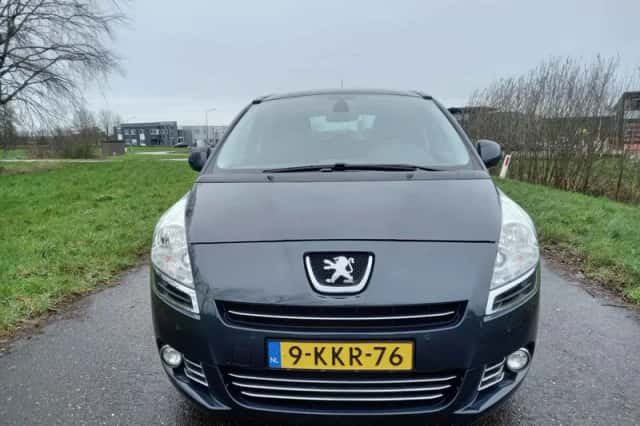 Peugeot 5008 (2013) thumbnail 5