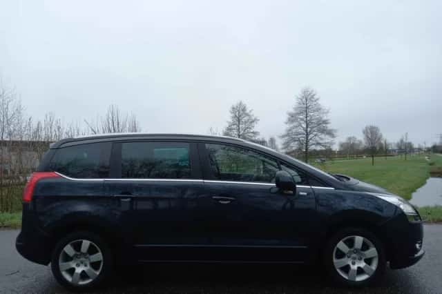 Peugeot 5008 (2013) thumbnail 6