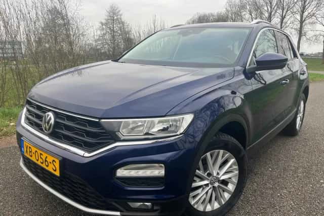 Volkswagen T-Roc (2018) thumbnail 1