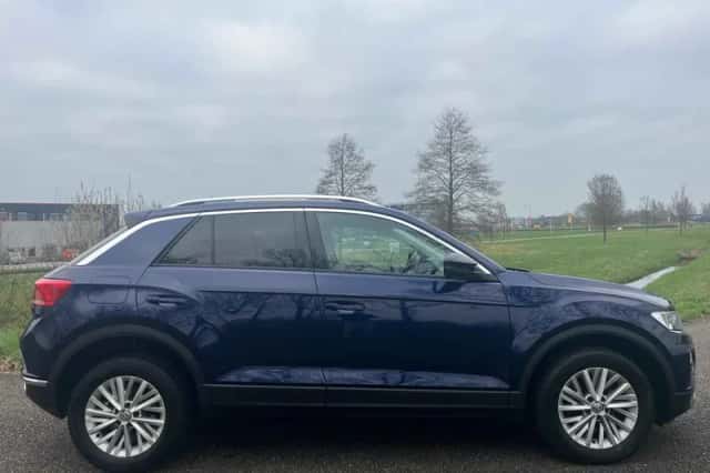 Volkswagen T-Roc (2018) thumbnail 6