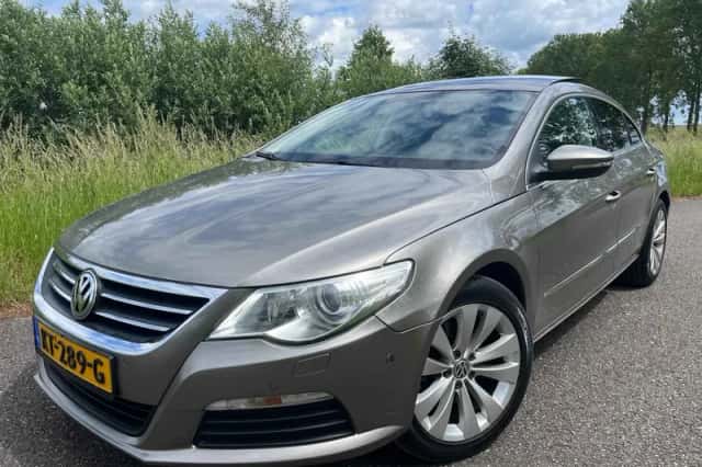 Volkswagen Passat (2011) thumbnail 1