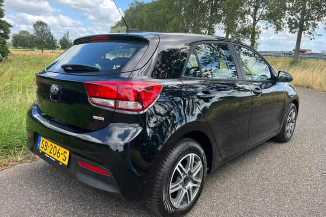 Kia Rio (2018) thumbnail 4