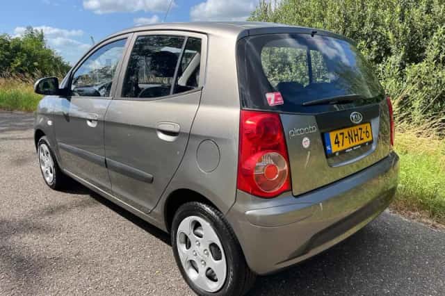 Kia Picanto (2010) thumbnail 3