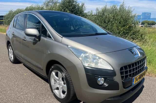 Peugeot 3008 (2010) thumbnail 2