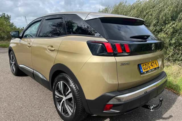 Peugeot 3008 (2017) thumbnail 3