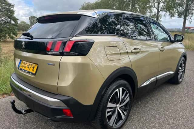 Peugeot 3008 (2017) thumbnail 4