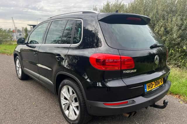 Volkswagen Tiguan (2015) thumbnail 3