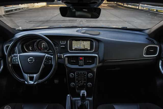 Volvo V40 (2017) thumbnail 2