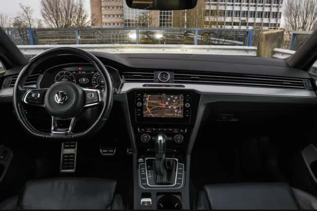 Volkswagen Passat (2018) thumbnail 2