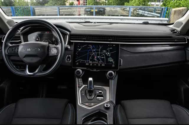Lynk & Co 01 (2023) thumbnail 2