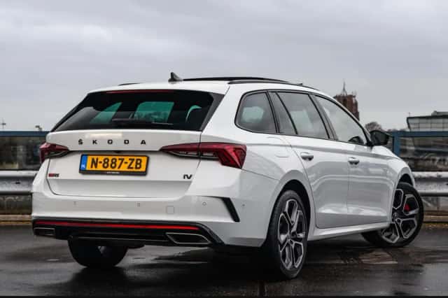 Škoda Octavia (2021) thumbnail 3