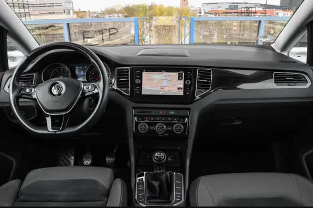 Volkswagen Golf Sportsvan (2018) thumbnail 2
