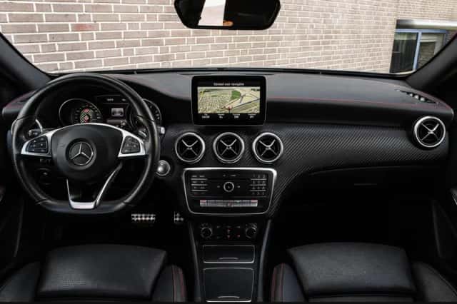 Mercedes-Benz A-Klasse (2017) thumbnail 2