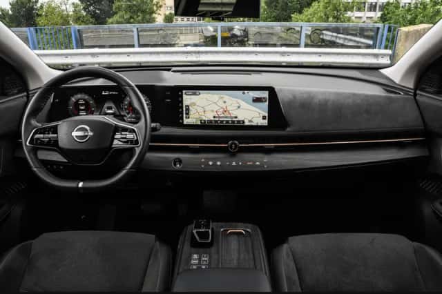 Nissan Ariya (2023) thumbnail 3