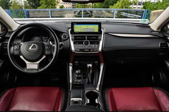 Lexus NX (2018) thumbnail 2